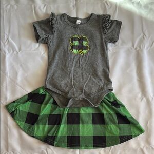 St Patrick’s Day 2 Piece Set Green / Gray EUC Size 100 (3T)